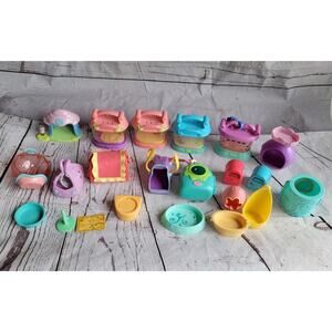 Hasbro Littlest Pet Shop lps Portable Pets Lot Of Carrying Cases More 21 Pieces